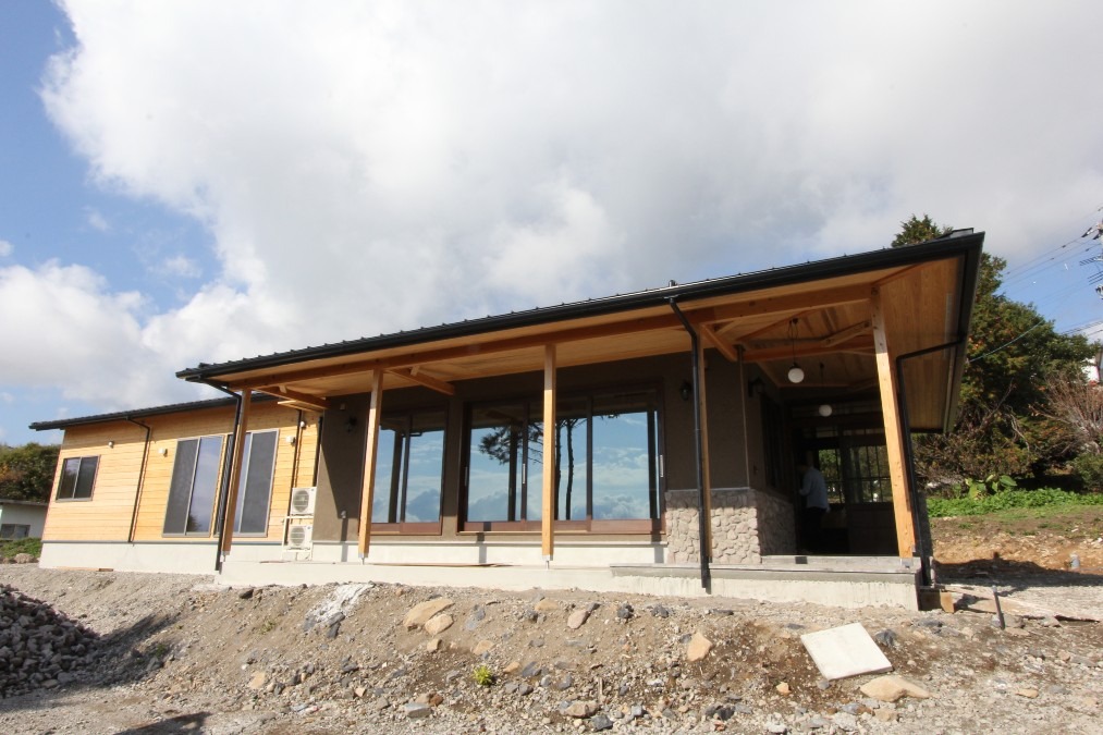 大きな屋根の平屋